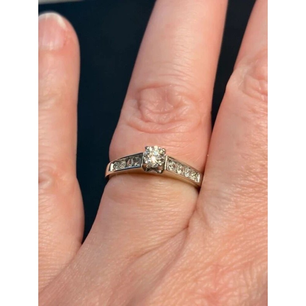 14K White Gold Diamond Engagement Ring Size 5 3/4 total weight 2.15g